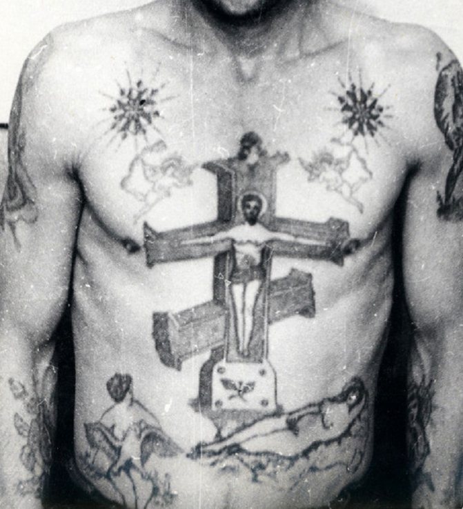 Por eso en la URSS los presos se golpeaban en el pecho con Lenin y Stalin.