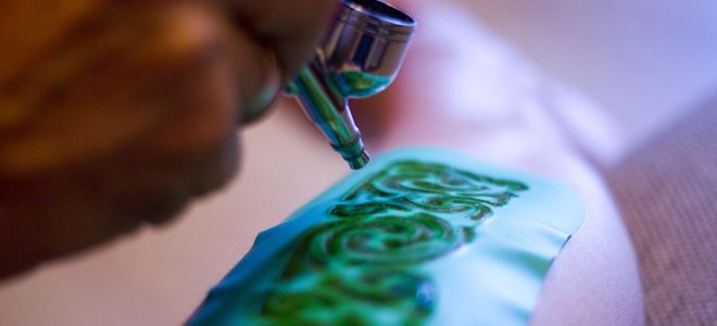 tatouages temporaires avec peinture chimique