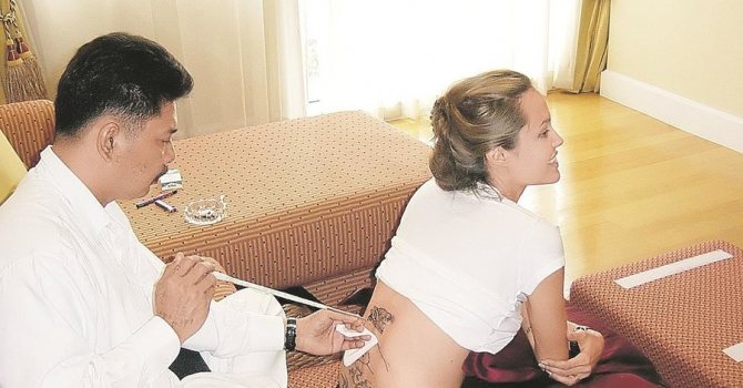 Všechna tajemství tetování Angeliny Jolie