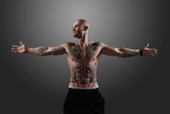 Tatouages de bras allongés