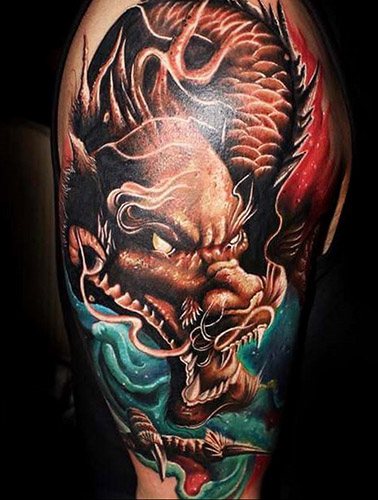 Dragon japonais. Croquis de tatouage simple en couleur, photo, signification