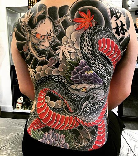 Dragon japonais. Croquis de tatouage simple en couleur, photo, signification