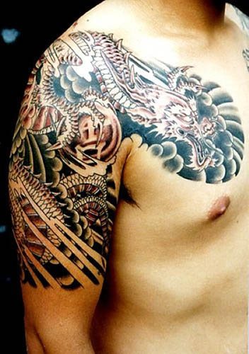 Dragon japonais. Esquisses d'un tatouage simple en couleur, photo, signification