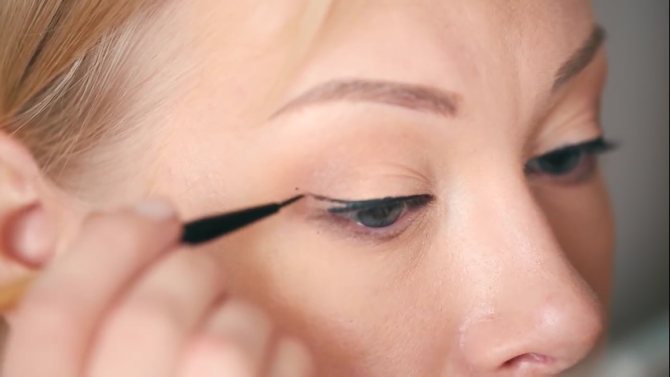 Flèches cicatrisées après le tatouage