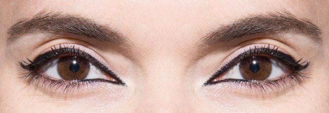 Flèches cicatrisées après le tatouage