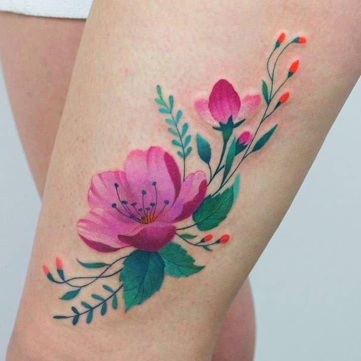 jázmin tetoválás a combon