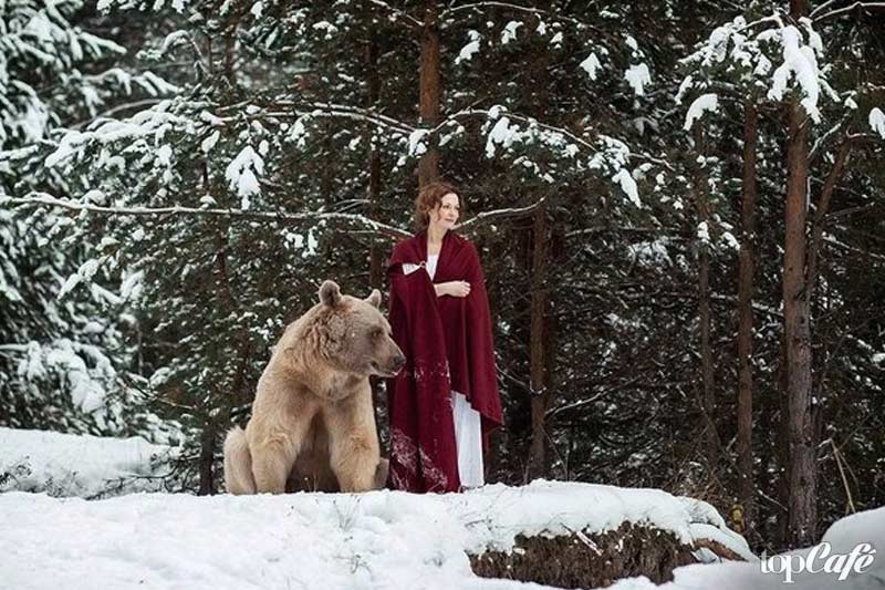 Femme et ours