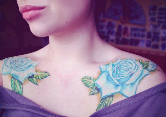 Women's tattoos on collarbone