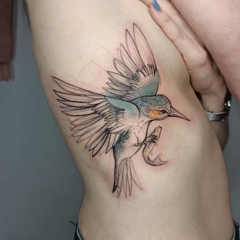 Татуировки на ребрата при жените