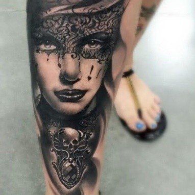 Woman's portrait. Leg