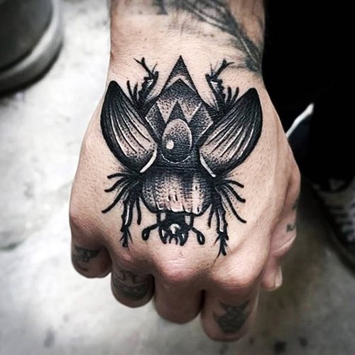 スカラベの刺青 脚、腕、手首、背中、首の意味、スケッチ、写真