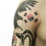 змия и орел на рамото