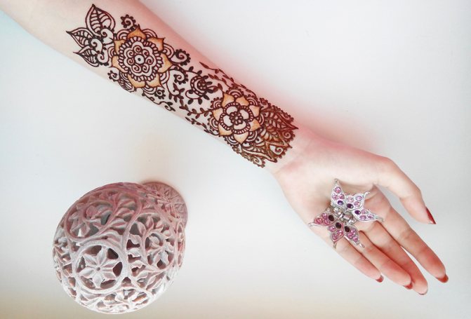 Význam symbolů mehendi. Květy a listy