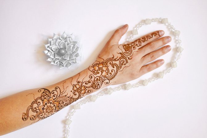 Význam symbolů mehendi. Květiny