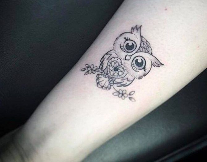 Signification du tatouage de chouette sur le cou d'un homme