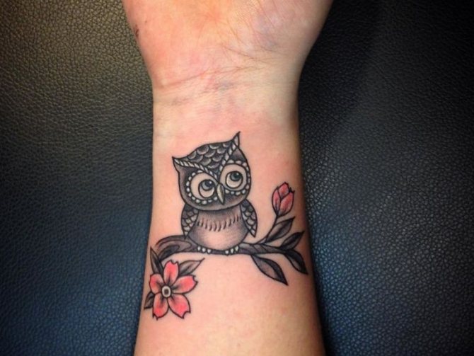 Signification du tatouage de chouette sur le cou d'un homme