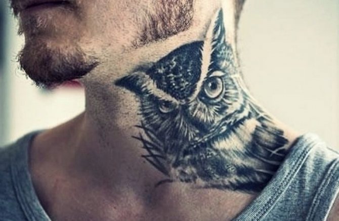 Signification du tatouage de chouette sur le cou d'un homme