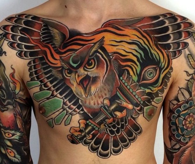 Signification du tatouage de chouette sur le cou d'un homme