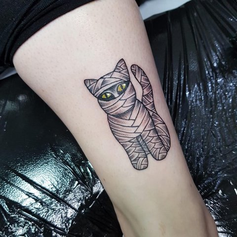 女の子と男性のための猫の入れ墨の意味、エジプトの猫、スフィンクス、猫の頭、黒、翼、前足