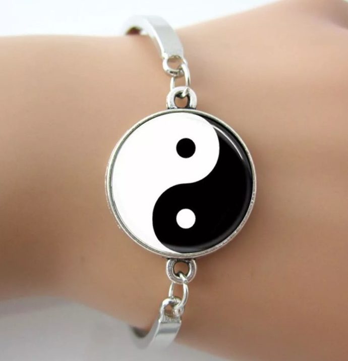 Signe Yin et Yang : Image du symbole, son origine, son essence, ses projections, notre vie yin-yang.