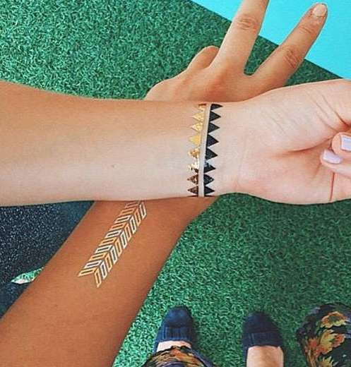 Bracelet en or au poignet